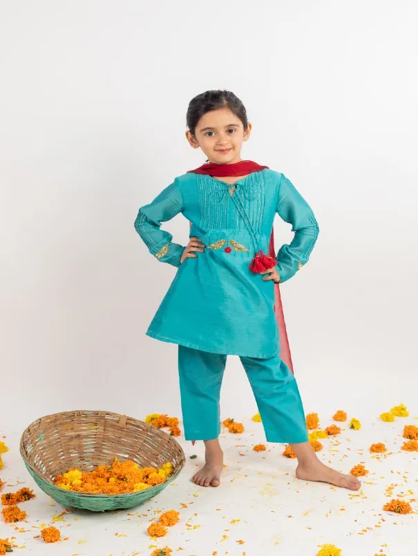 Girls Teal Chanderi Kurta Set With Red Dupatta (Set of 3)