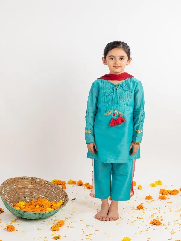 Girls Teal Chanderi Kurta Set With Red Dupatta (Set of 3)