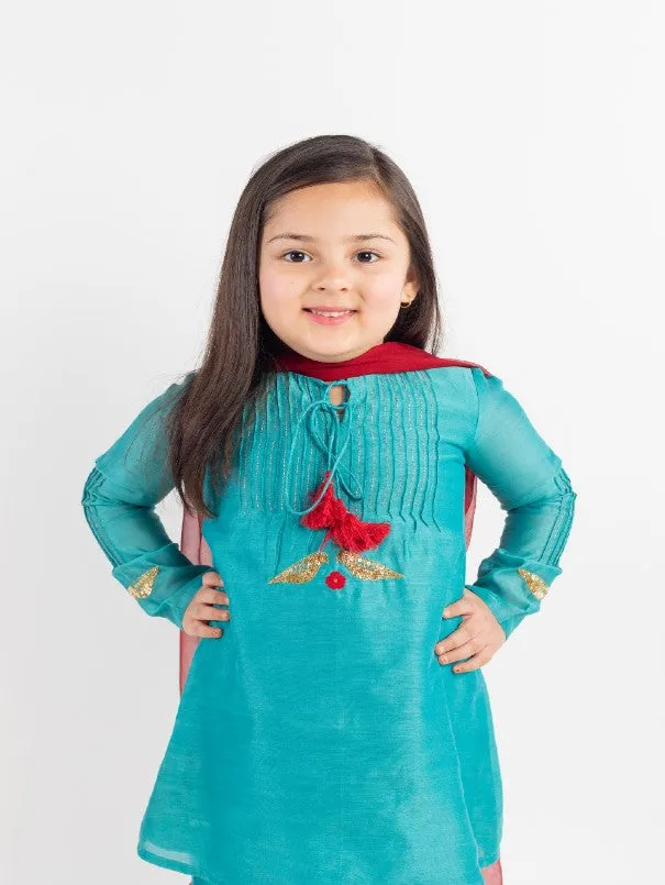 Girls Teal Chanderi Kurta Set With Red Dupatta (Set of 3)