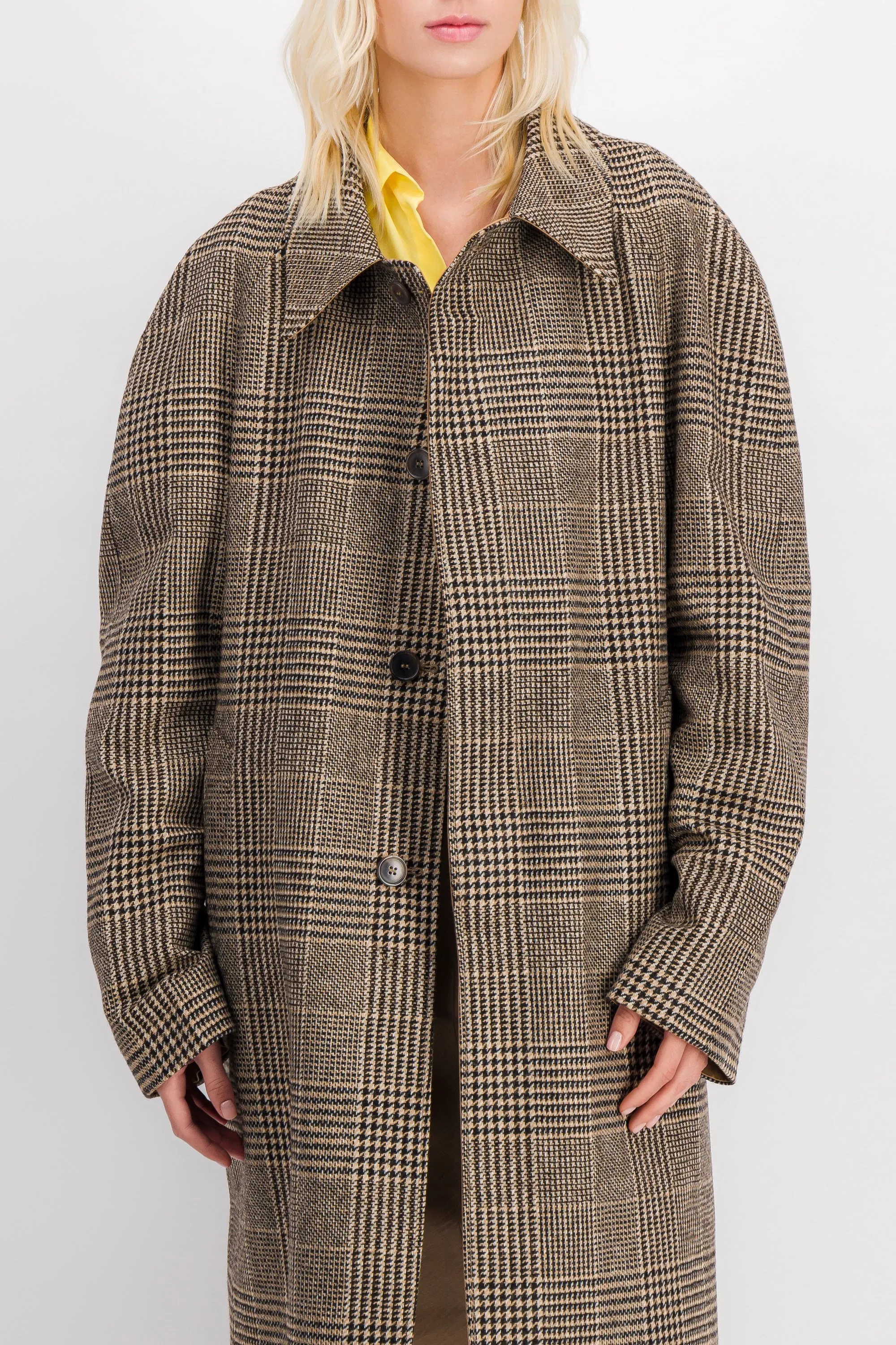 Short checked trench coat with wide sleeves