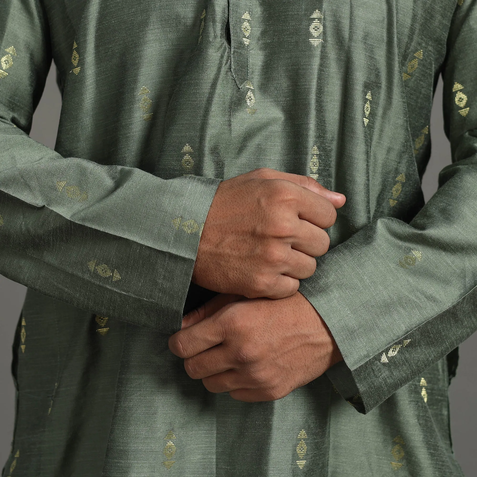 Zari Buti Spun Dupion Viscose Silk Plain Men Kurta 04